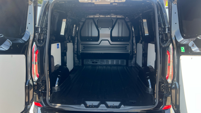 Ford Transit Custom E-320 L1 Rwd 100kW 71kWh H1 Van Limited Auto - Image 4
